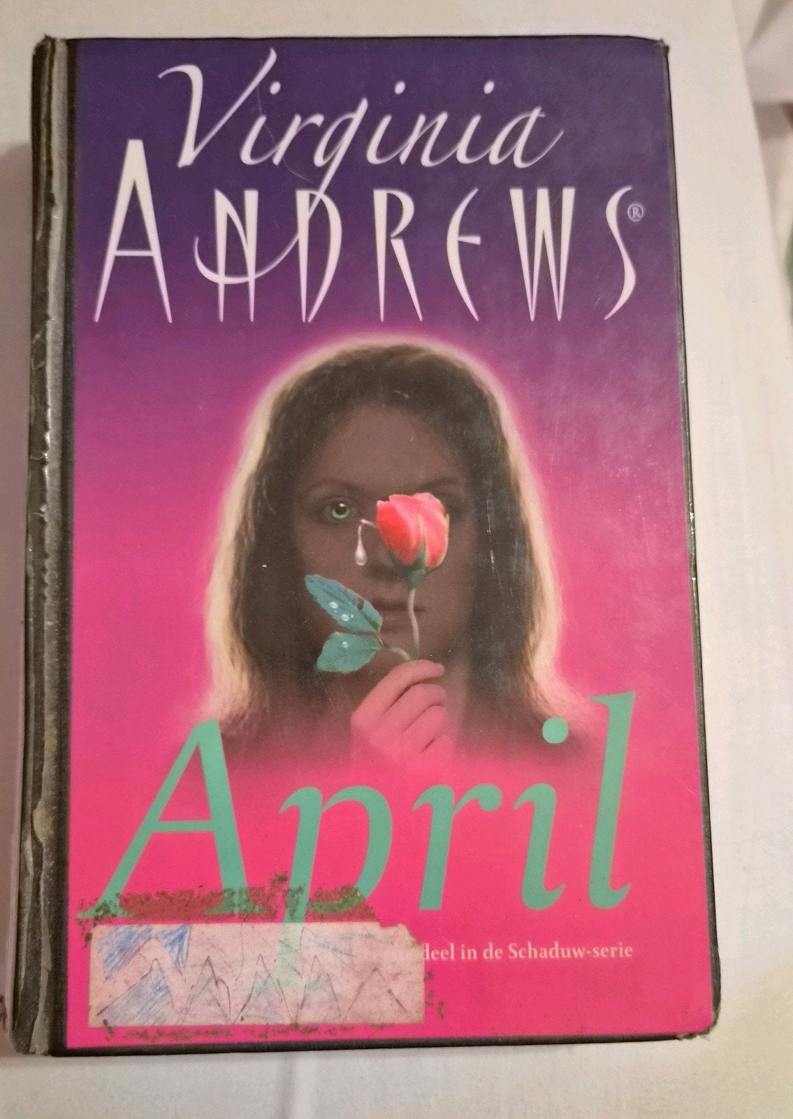 April - V.C. Andrews (De Schaduw-serie), Boeken, Ophalen of Verzenden, Gelezen, Virginia Andrews, Nederland