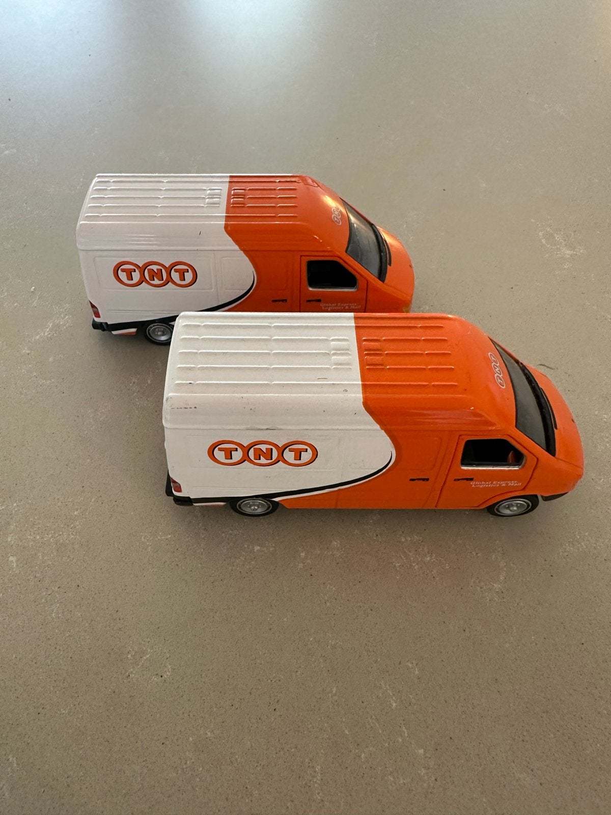 Model busjes TNT - 13 cm lengte, Overige merken, Gebruikt, 1:50 of kleiner, Ophalen of Verzenden