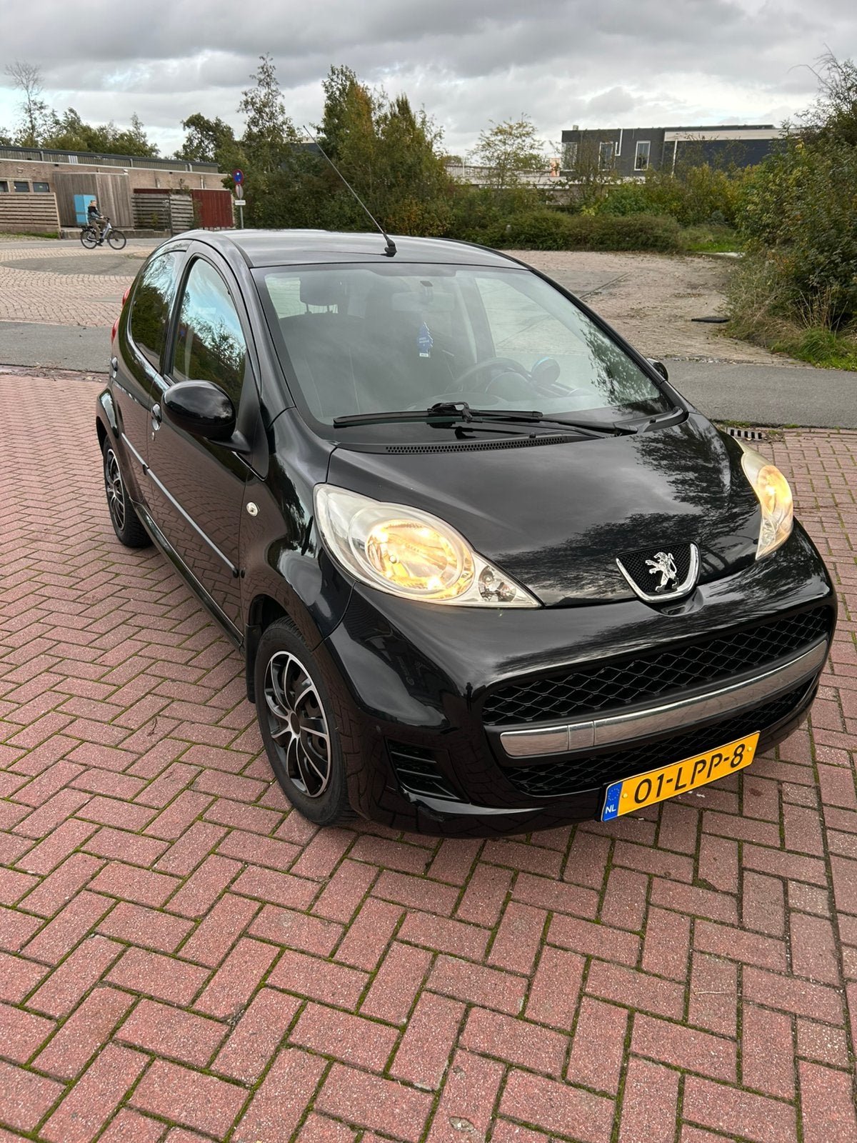 Peugeot 107 1.0 12V 5DR 2010 Zwart, Voorwielaandrijving, 4 stoelen, Origineel Nederlands, Handgeschakeld
