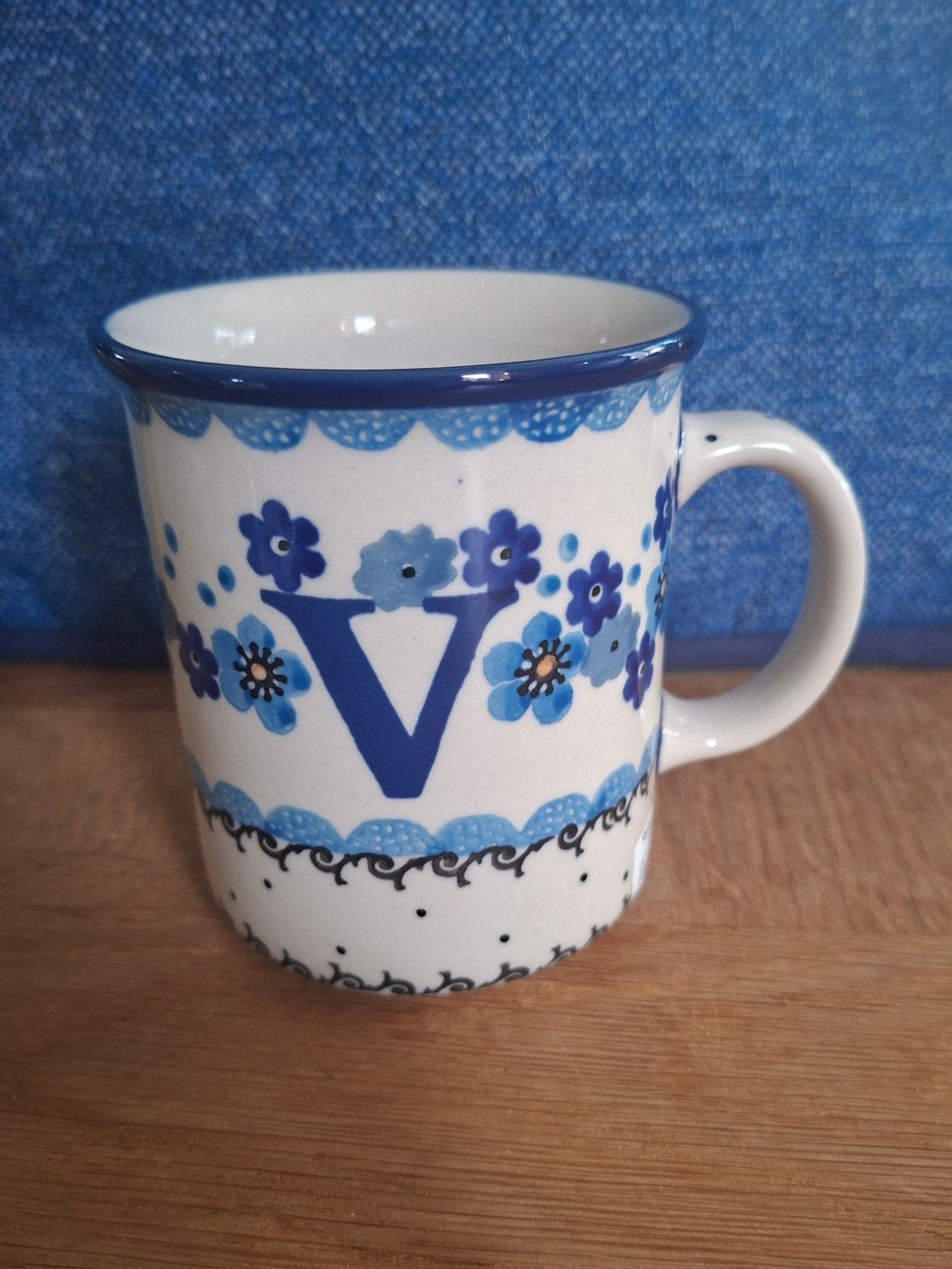 Bunzlau Castle lettermok - V - 300 ml, ., Keramiek, Nieuw, Ophalen of Verzenden