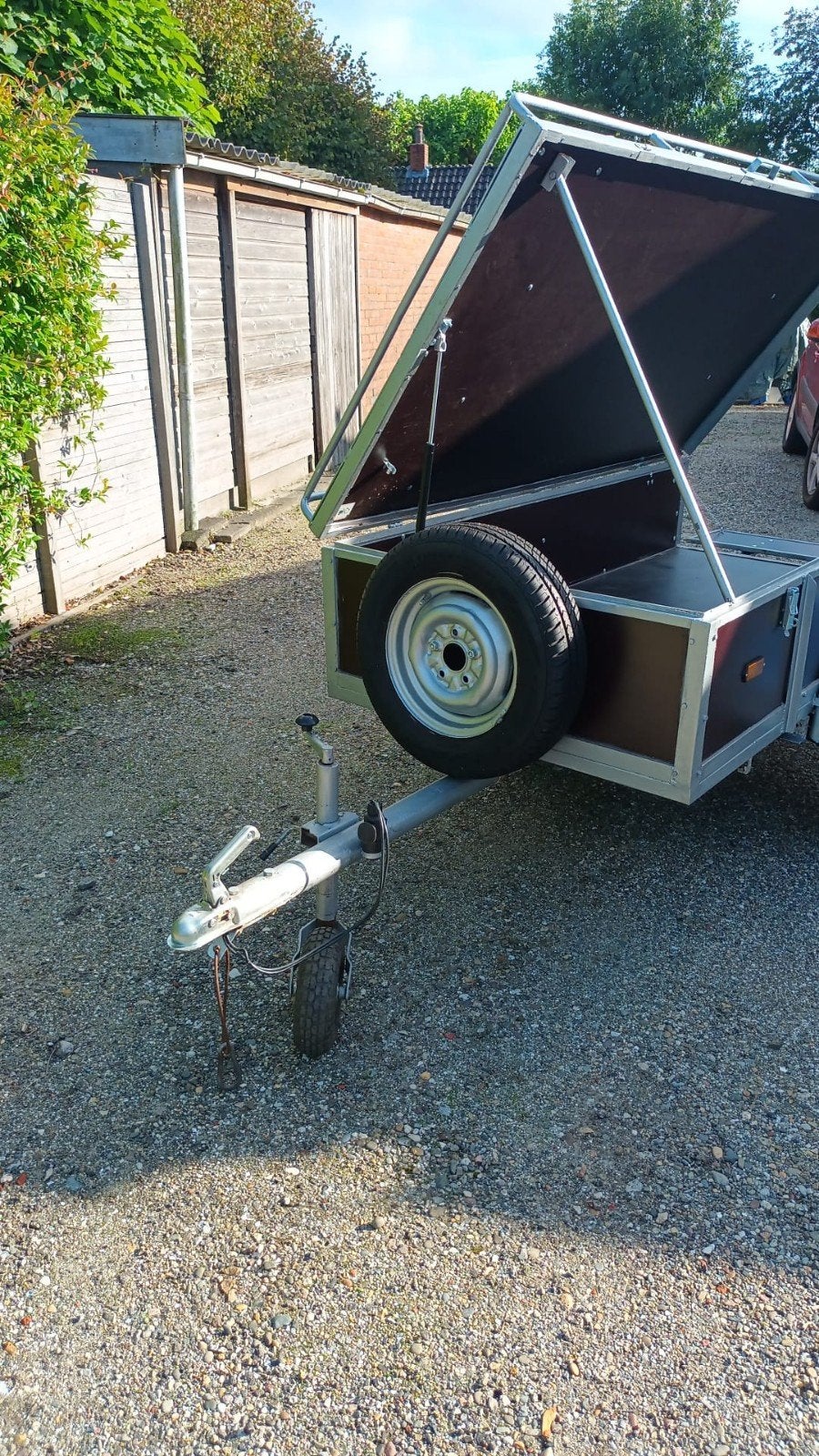 Aanhangwagen met deksel en reservewiel, Ophalen, Gebruikt