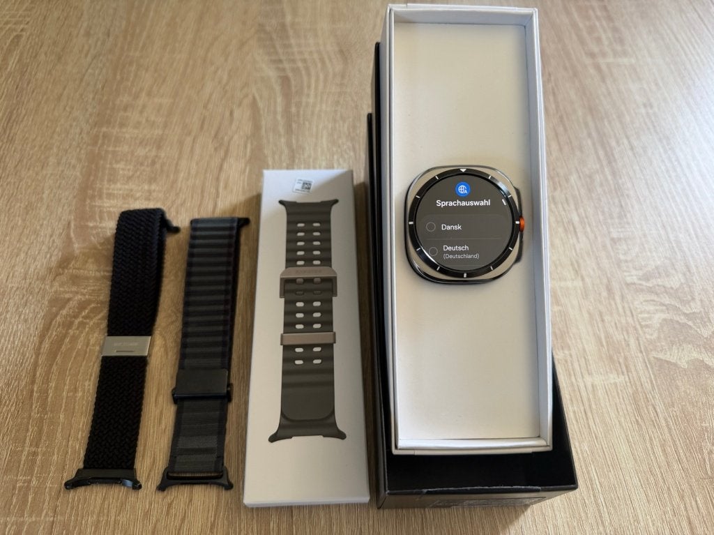 Samsung Galaxy Watch Ultra (2024, gen 1) met 3 bandjes, Sieraden, Tassen en Uiterlijk, Smartwatches, Gebruikt, Zwart, Samsung ⌚️