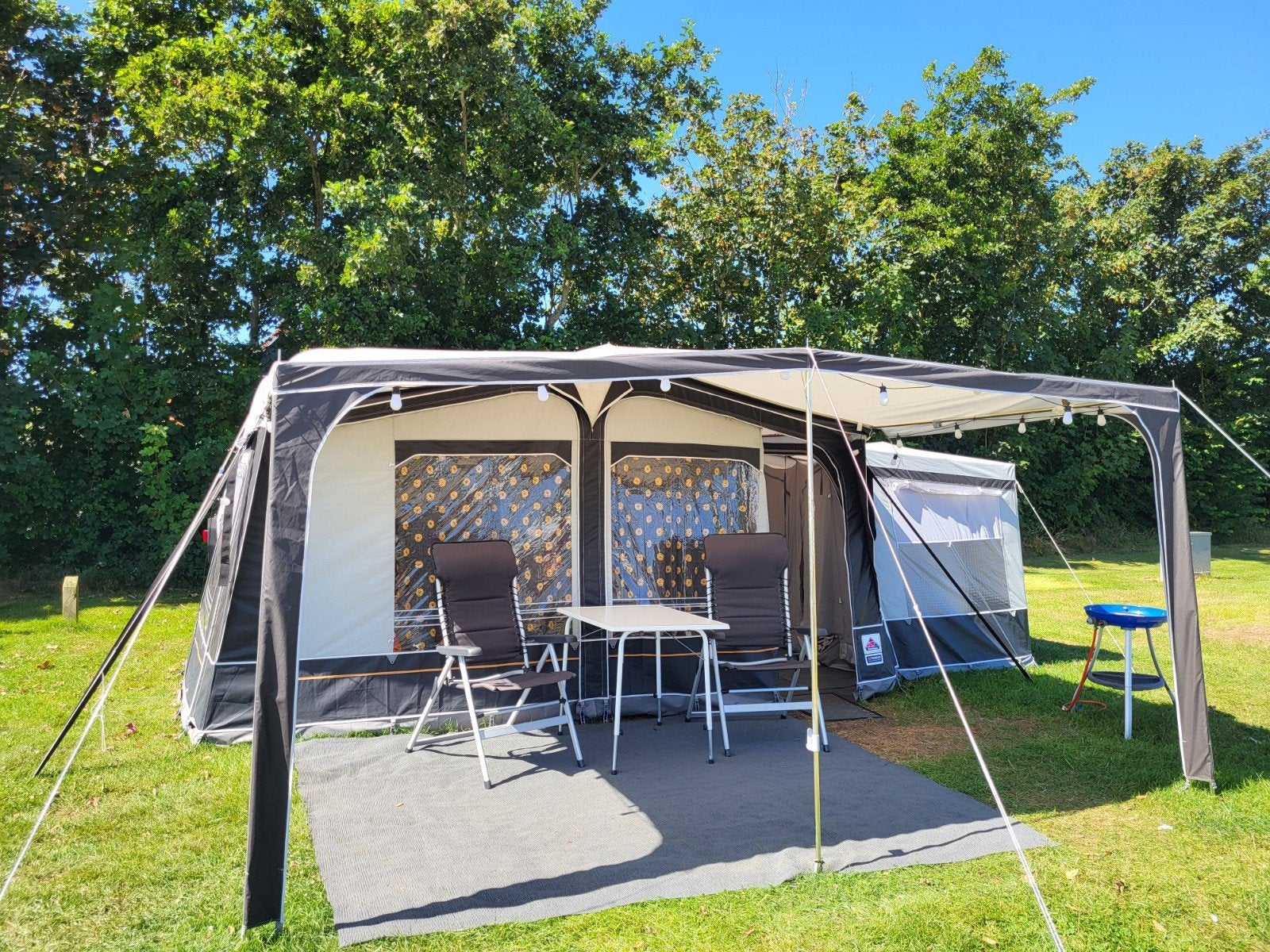 Home-Car Rally GTI Caravan met voortent en luifel, Caravans en Kamperen, Caravans, Home-car, Vast bed, Rondzit, Particulier