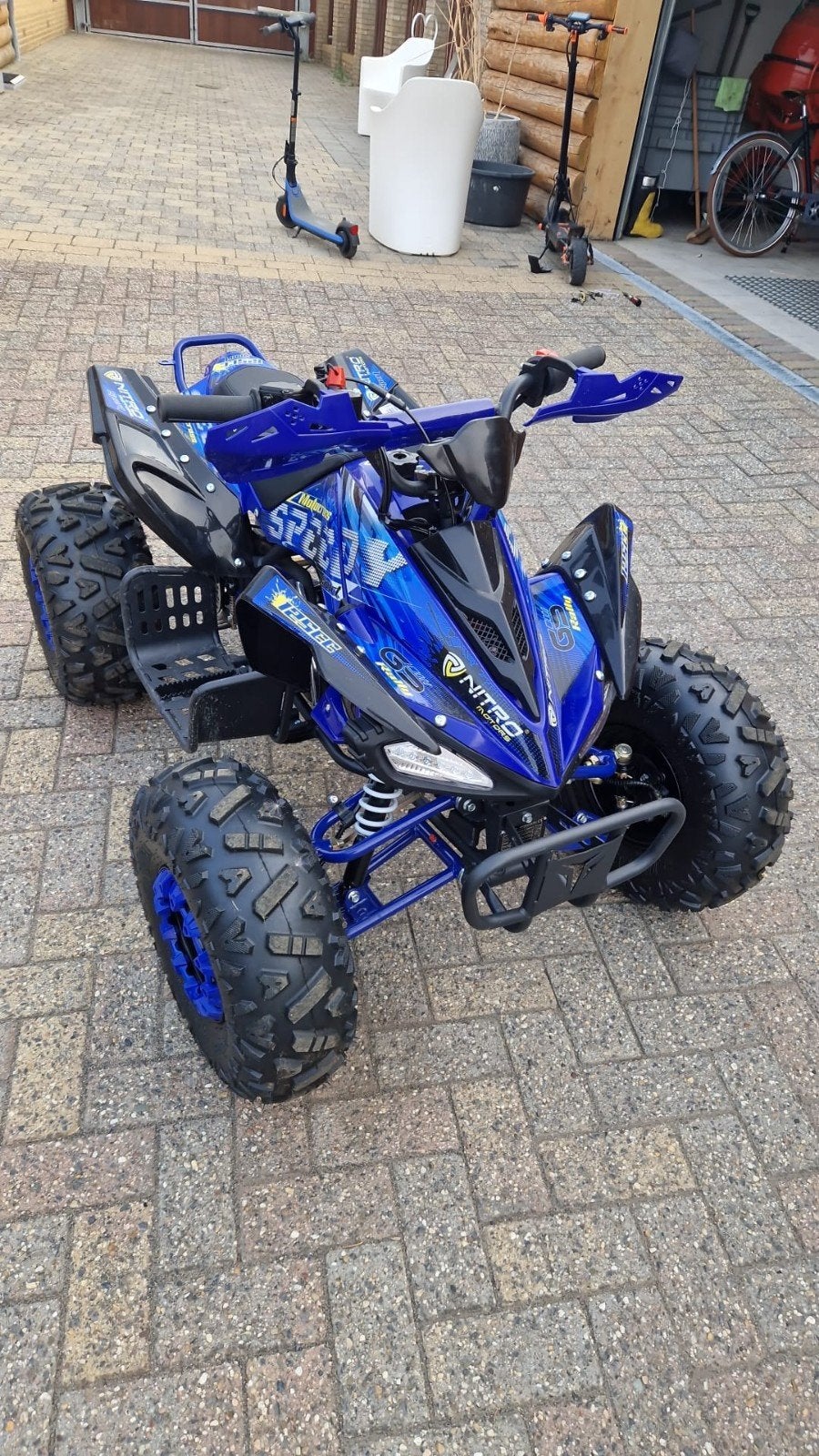 Nitro Motors Sport 8" Quad - Blauw, 1 cilinder, 11 kW of minder