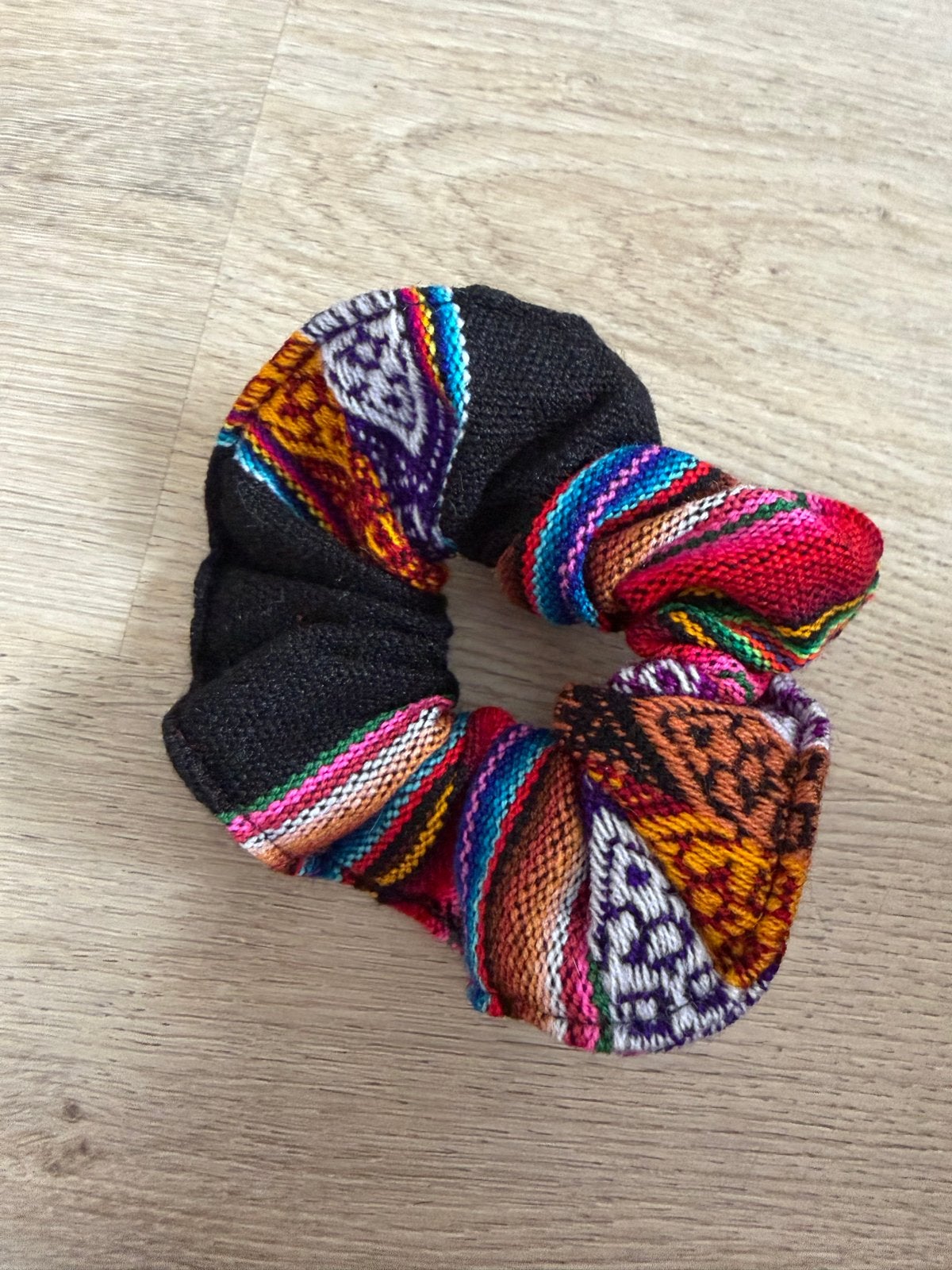 Nieuwe Scrunchie uit Peru - Handgemaakt en Uniek!, Ophalen of Verzenden, Nieuw, Haarspeld
