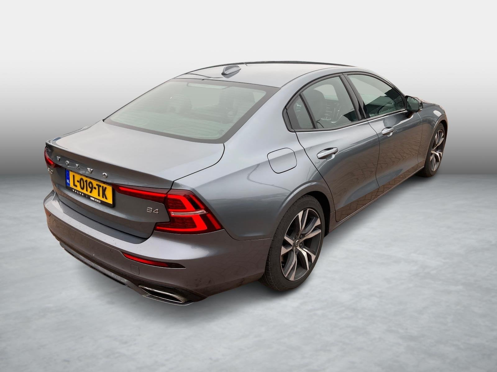 Volvo S60 2.0 B4 R-Design | Trekhaak | Harman Kardon Audio |, 12 maanden, 15 km/l, Euro 6, 4 cilinders