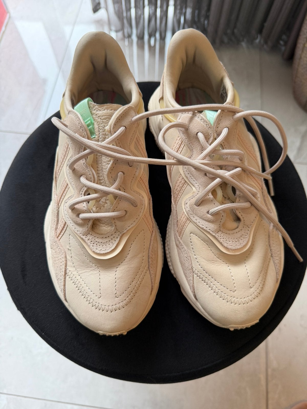 Beige Adidas ozweego maat 37 1/3, Ophalen of Verzenden, Zo goed als nieuw, Beige, Sneakers of Gympen