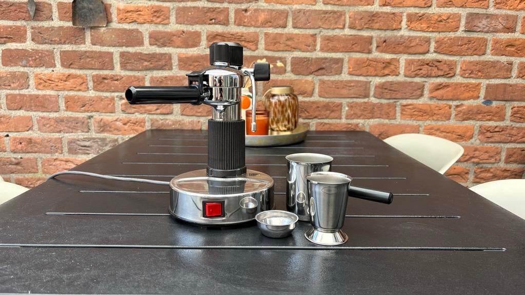 Italiaans Icoon: Werkende AMA Milano MCE-4 Espressomachine, Stoompijpje, Gebruikt, Espresso apparaat, Gemalen koffie