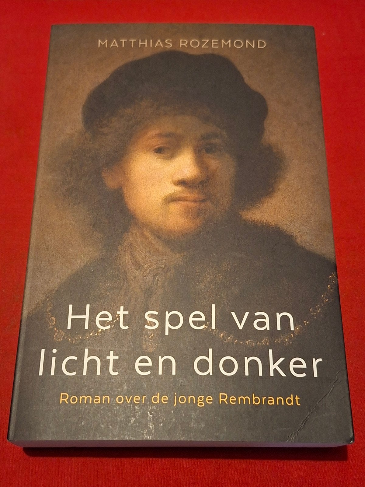 Het spel van licht en donker. Matthias Rozemond. (Rembrandt), Ophalen of Verzenden, Gelezen
