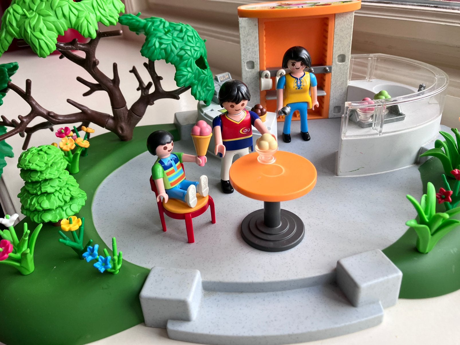 Playmobil ijssalon met terras 4134, Ophalen of Verzenden, Zo goed als nieuw
