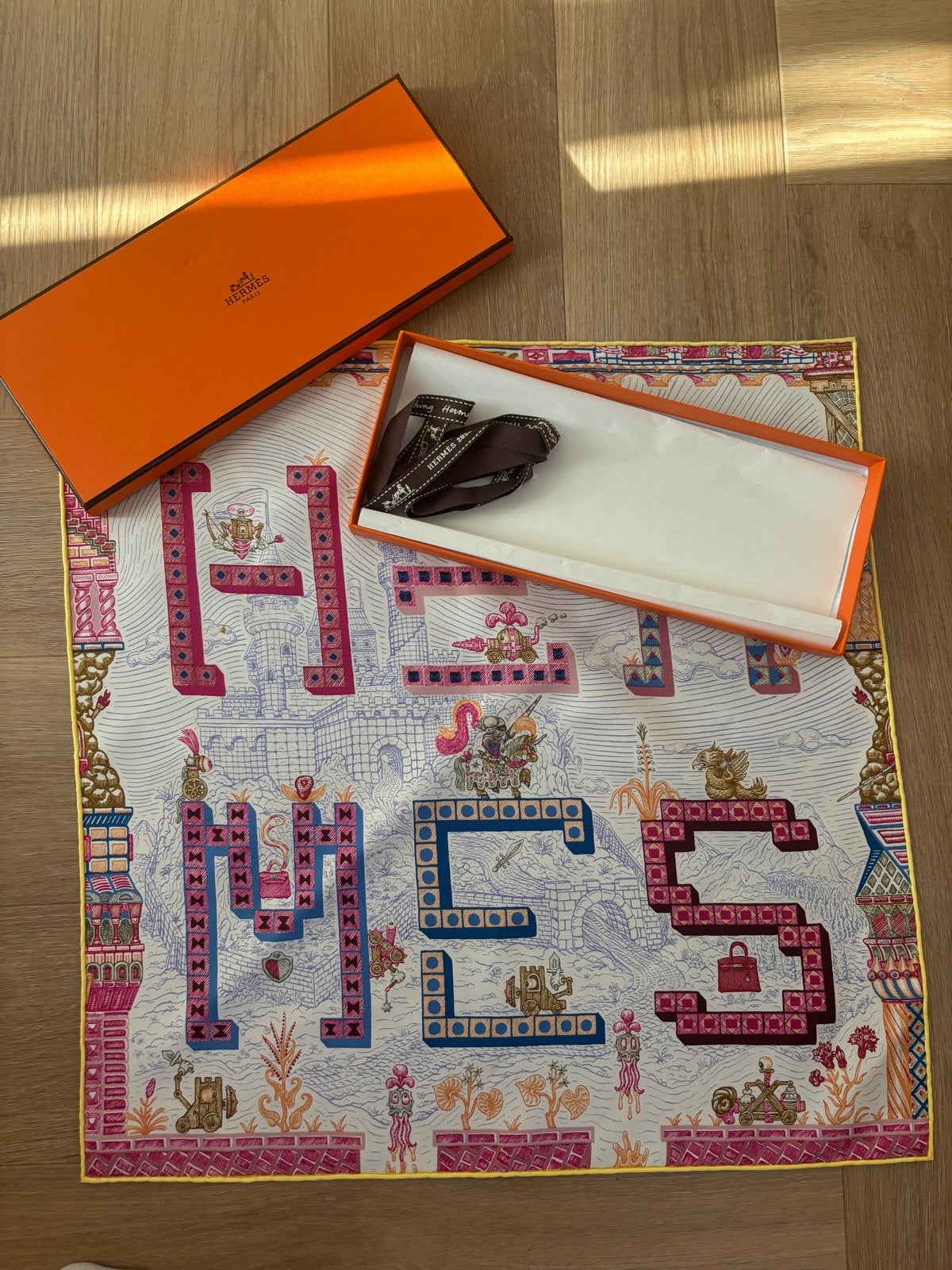 Hermès Carré sjaal Hermès H en Mythes" in doos, Ophalen of Verzenden, Nieuw