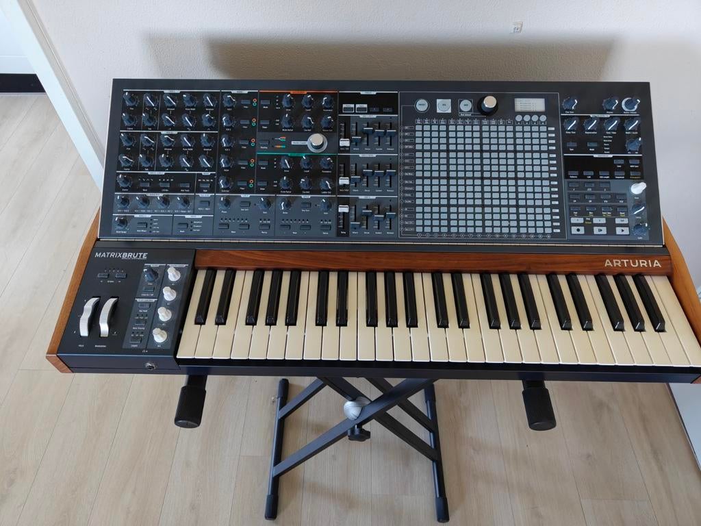 Arturia Matrixbrute, Gebruikt, Ophalen of Verzenden, Met midi-aansluiting, 49 toetsen