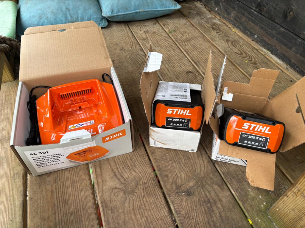 Stihl accu set 2 x ap300s en al301 lader, Ophalen, Zo goed als nieuw, Overige soorten