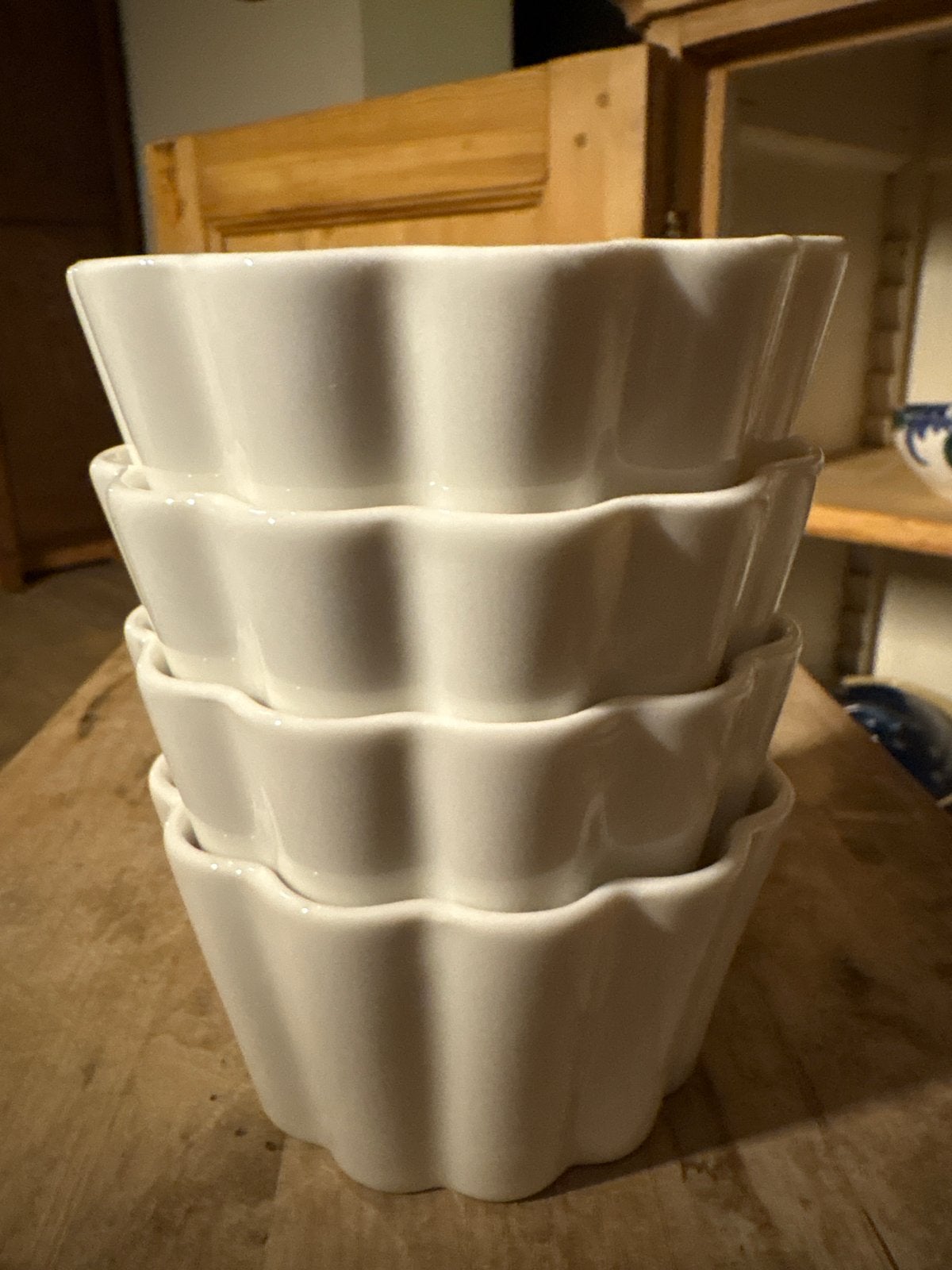 Set van 4 witte schaaltjes, doorsnede 10 cm, Huis en Inrichting, Ophalen, Zo goed als nieuw, Keramiek, Schaal of Schalen