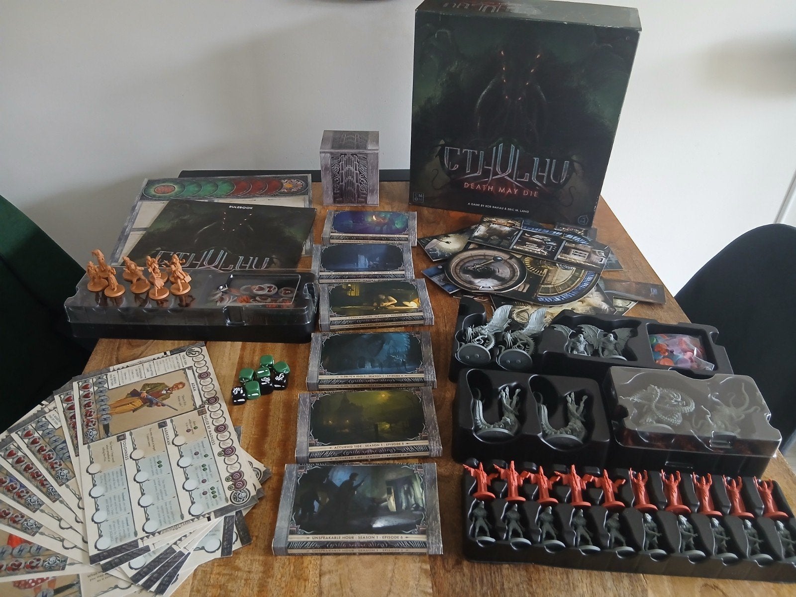 Cthulhu Death May Die - Season 1 Gameplay Bundle, Hobby en Vrije tijd, Gezelschapsspellen | Bordspellen, Ophalen of Verzenden