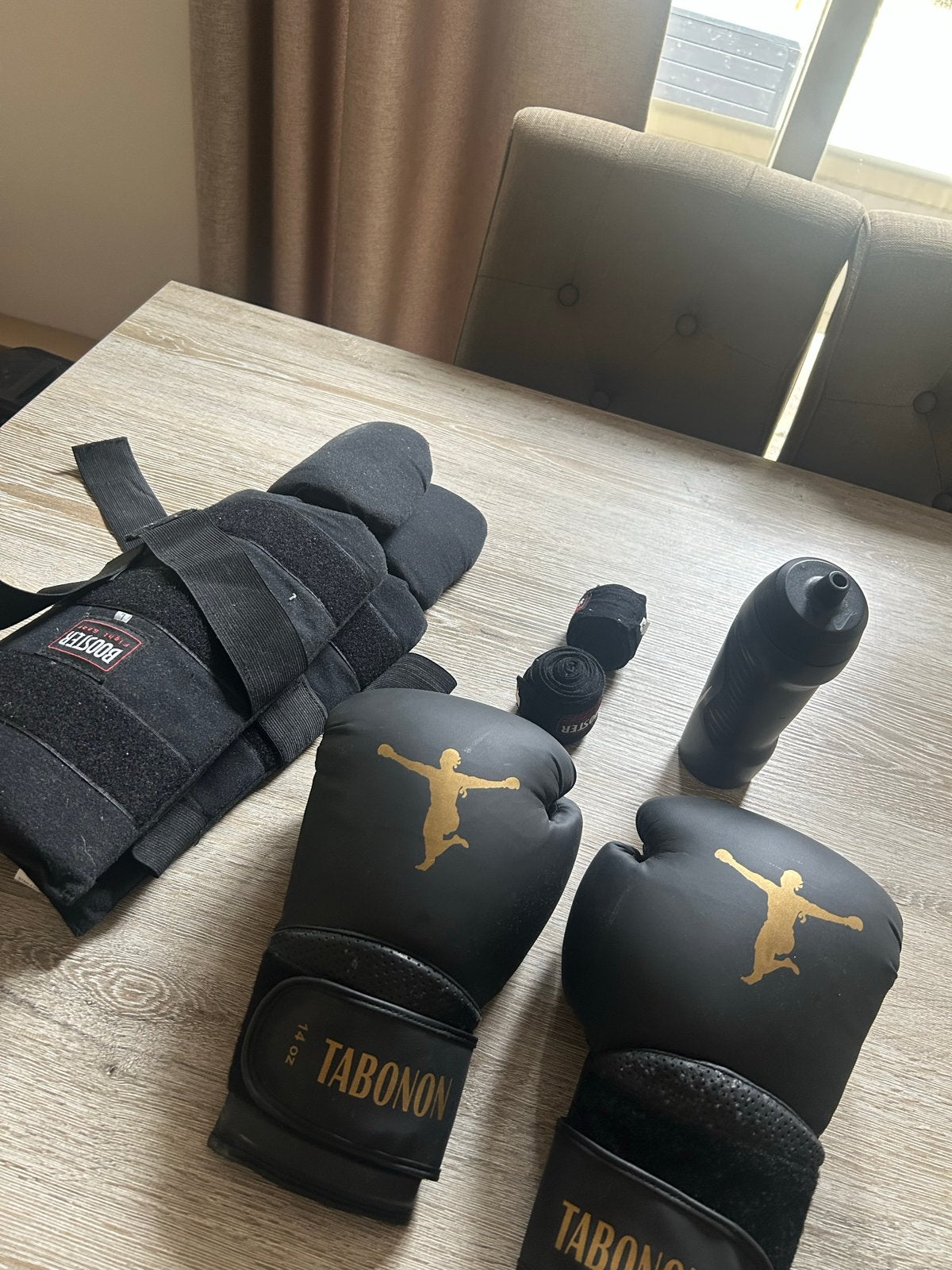 Kickboksset: Handschoenen, Scheenbeschermers, Bandages + Nik, Ophalen, Overige, Vechtsportbescherming, Maat L