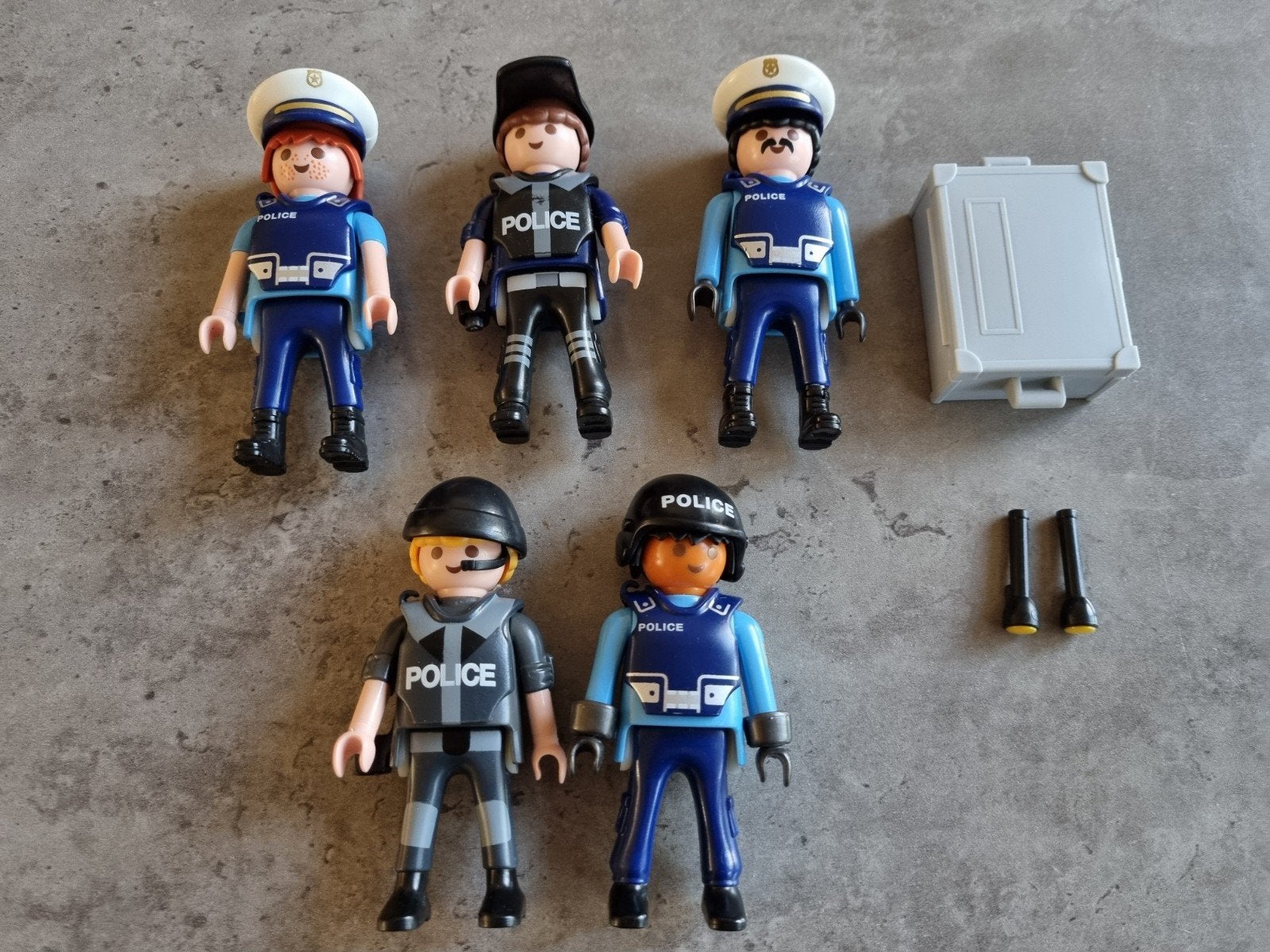 Playmobil,CITY ACTION POLITIE POPPETJES SET(70669), INWS!, Ophalen of Verzenden, Zo goed als nieuw, Losse onderdelen, Figuren