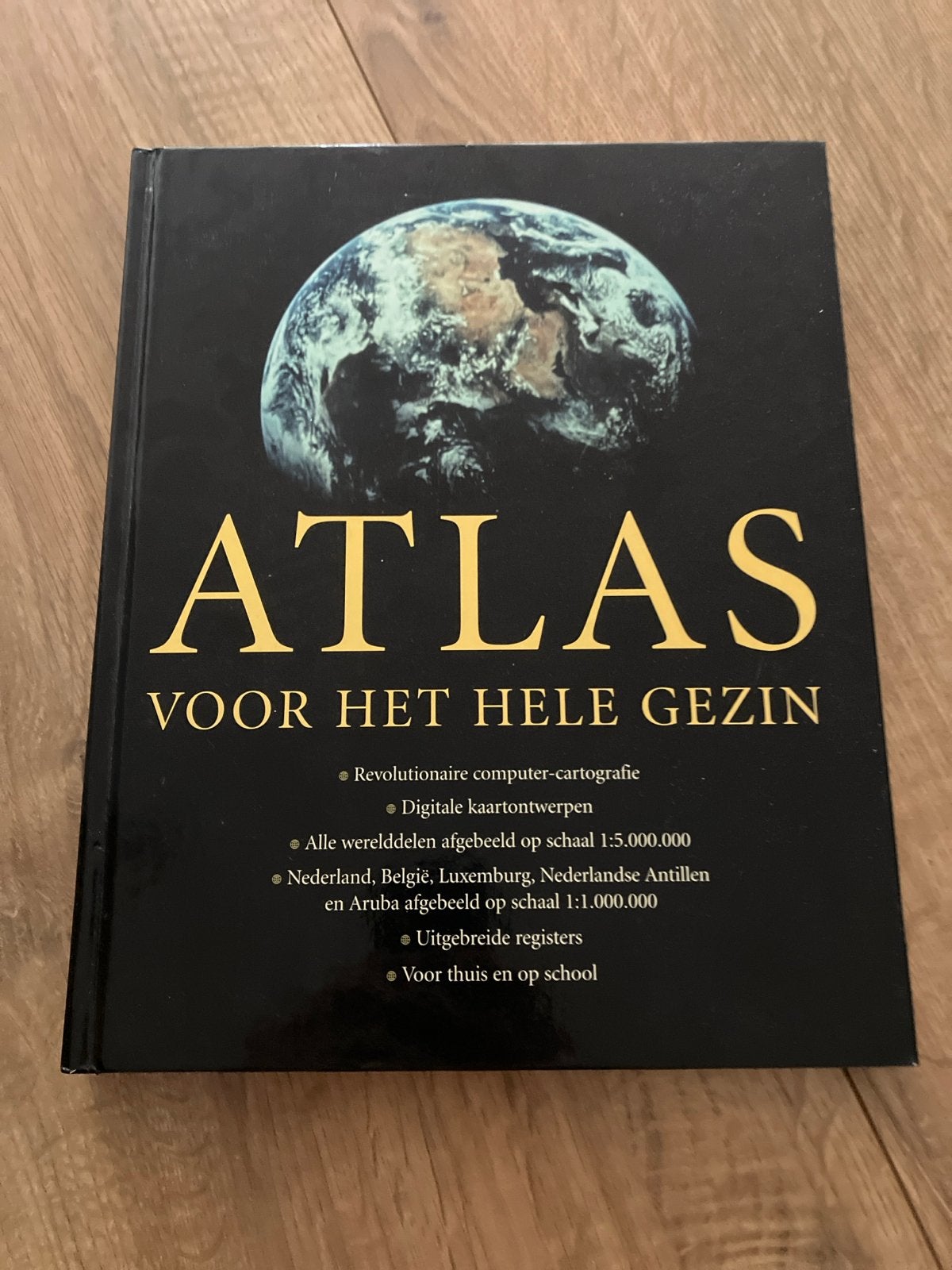 Atlas voor het hele gezin - Wereldatlas, Overige atlassen, 2000 tot heden, Ophalen of Verzenden, Zo goed als nieuw