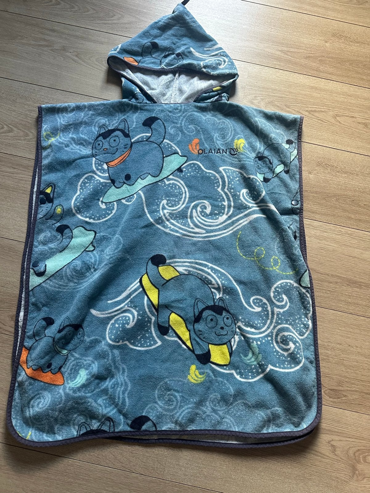 Leuke kinder surfponcho / badponcho met knoopjes, Ophalen of Verzenden, Zo goed als nieuw, Jongen of Meisje