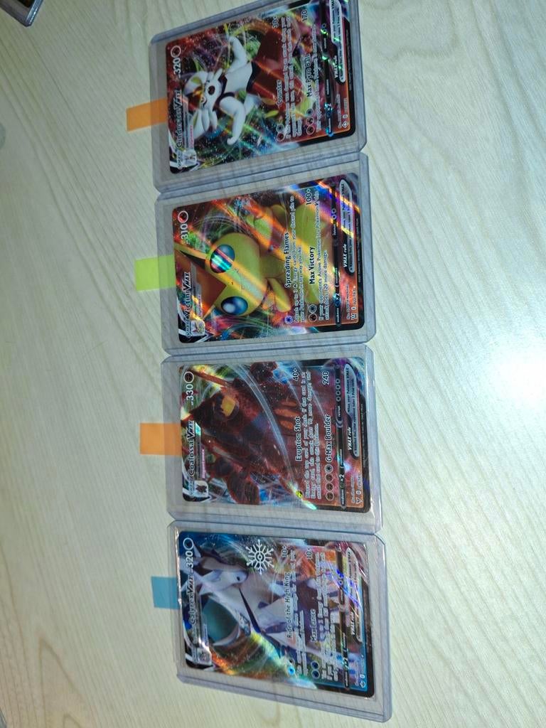 4 vmax pokemon kaarten, Ophalen, Zo goed als nieuw, Meerdere kaarten, Foil