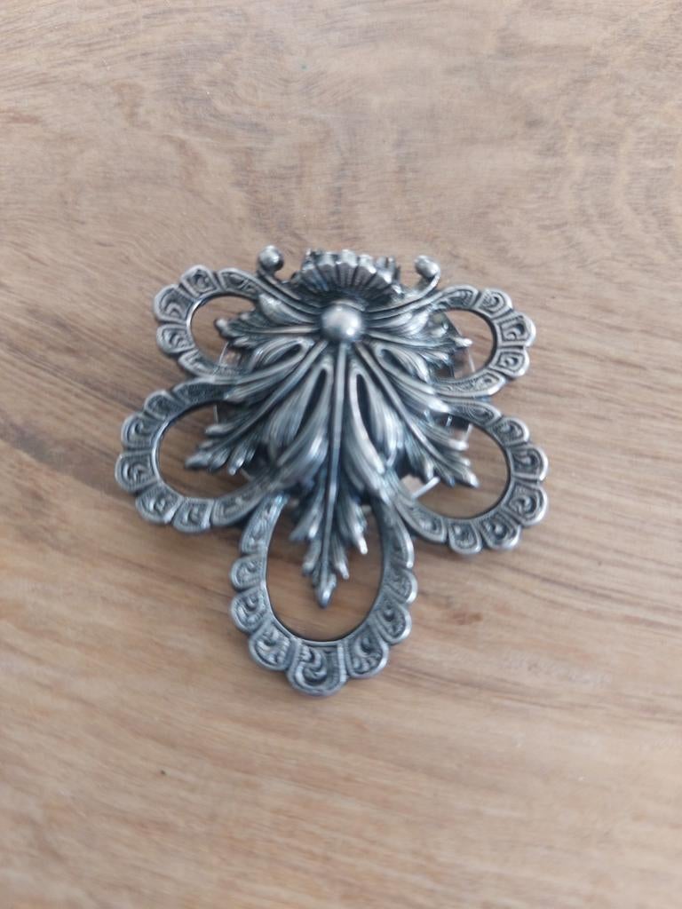 Vintage broche sasa, Ophalen