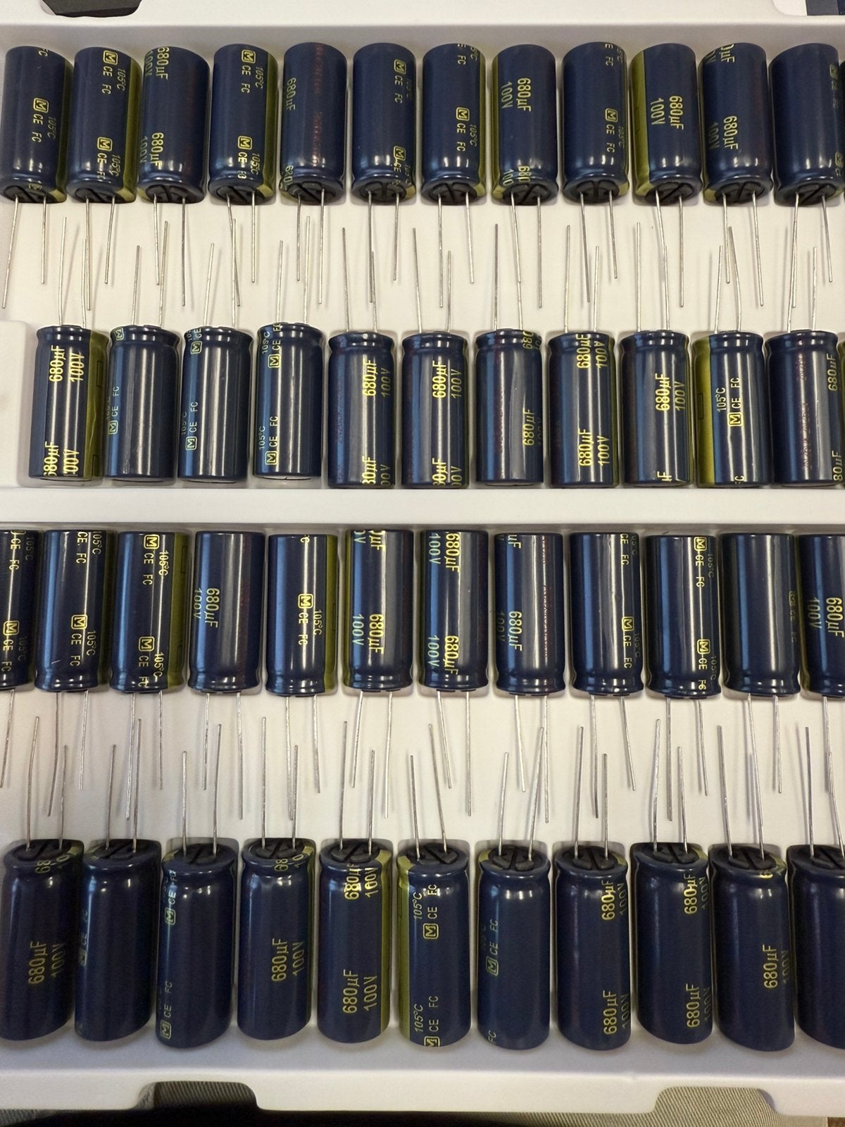 Elco 680uF 100V Radial Aluminum Electrolytic Capacitor, Verzenden, Panasonic.de@eu.panasonic.com, Nieuw, Hagenauer Strasse 43, 65203 Wiesbaden, Duitsland