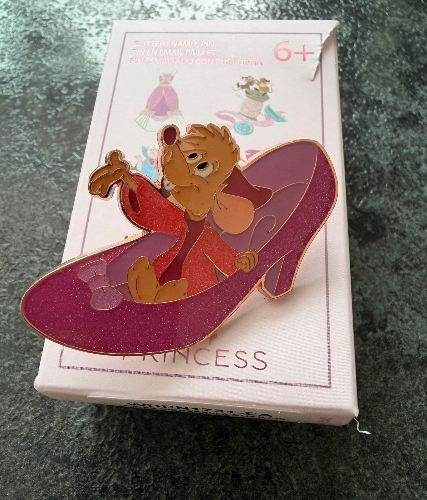 Loungefly Jaq Cinderella 70th Anniversary pin, Ophalen of Verzenden, Assepoester of Belle, Nieuw, Overige typen