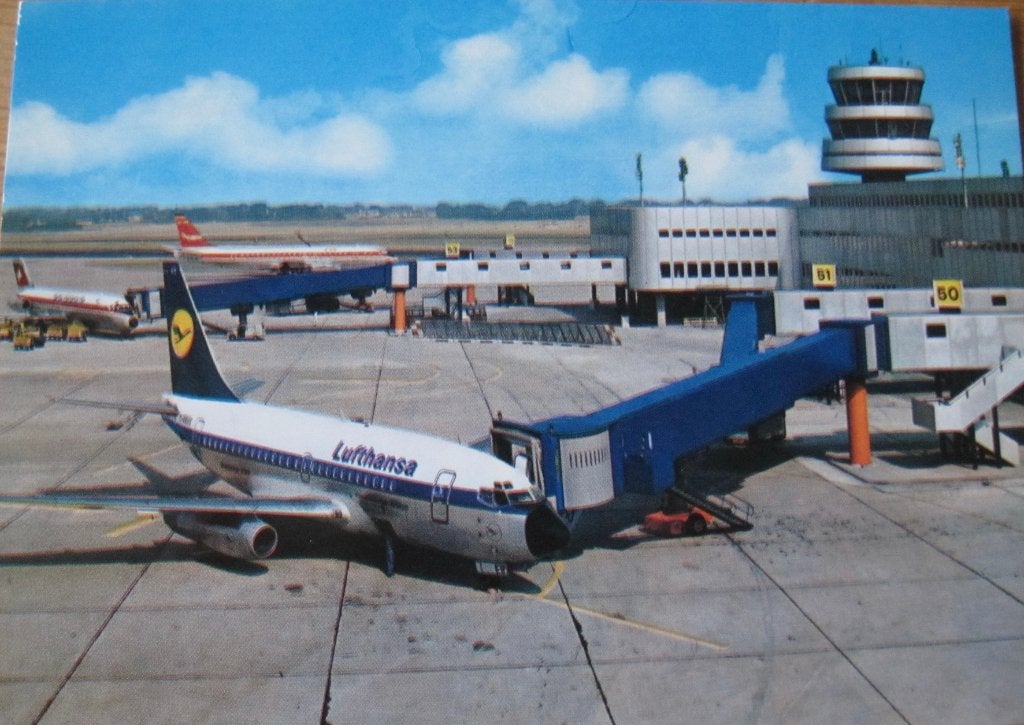 Luchthaven van Düsseldorf op nieuwe ansichtkaart, Verzamelen, Ansichtkaarten | Themakaarten, Verzenden, 1980 tot heden, Ongelopen
