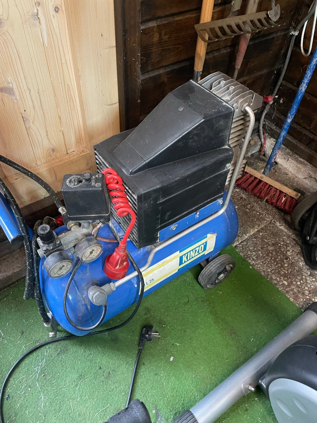 Kinzo Compressor 31 L 25 - Krachtige en Mobiele Luchtcompres, Ophalen, Gebruikt, 6 tot 10 bar, 25 tot 100 liter