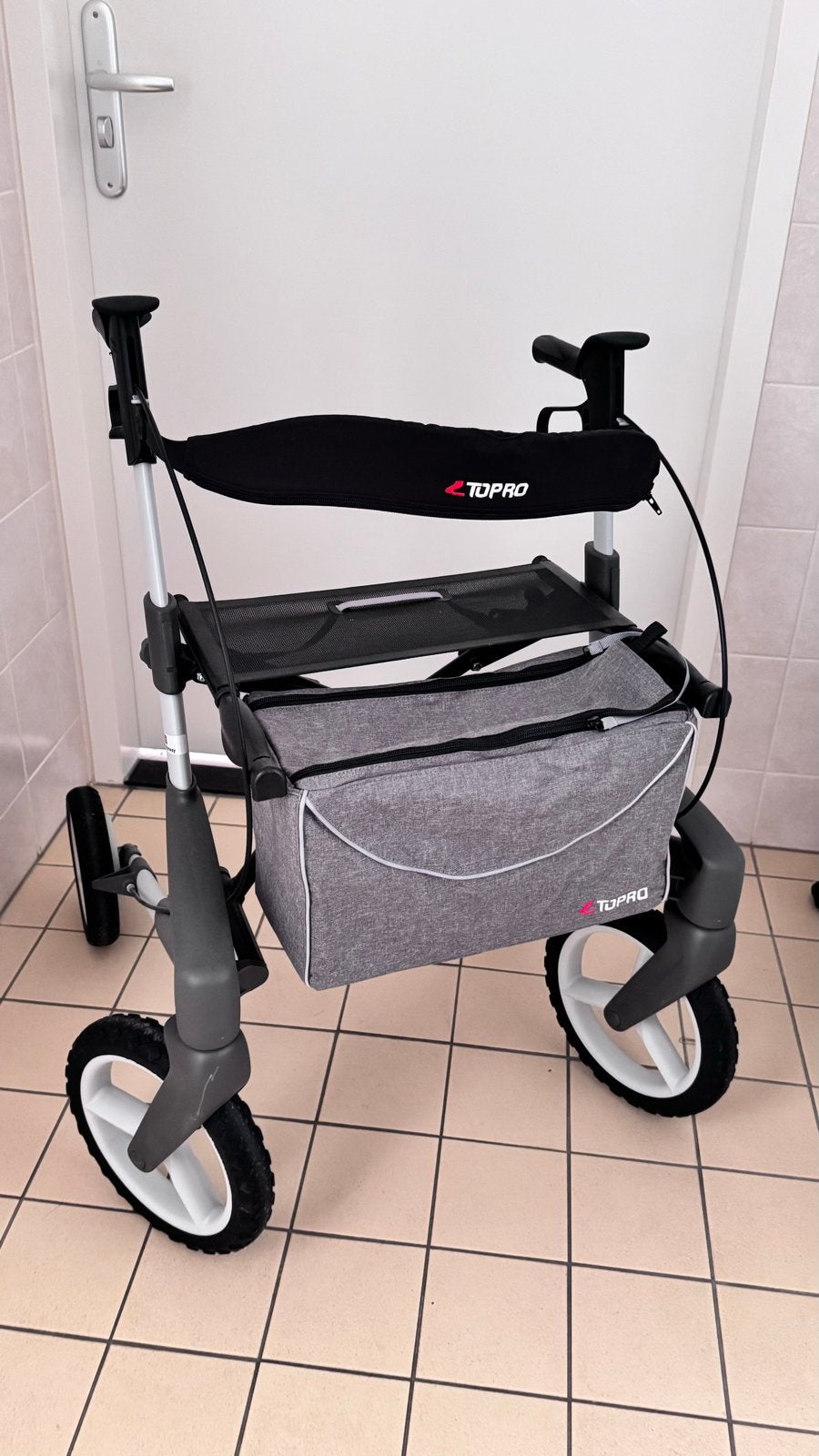 Bijna nog geheel nieuwe Topro Olympos ATR rollator met tas, Ophalen, Zo goed als nieuw