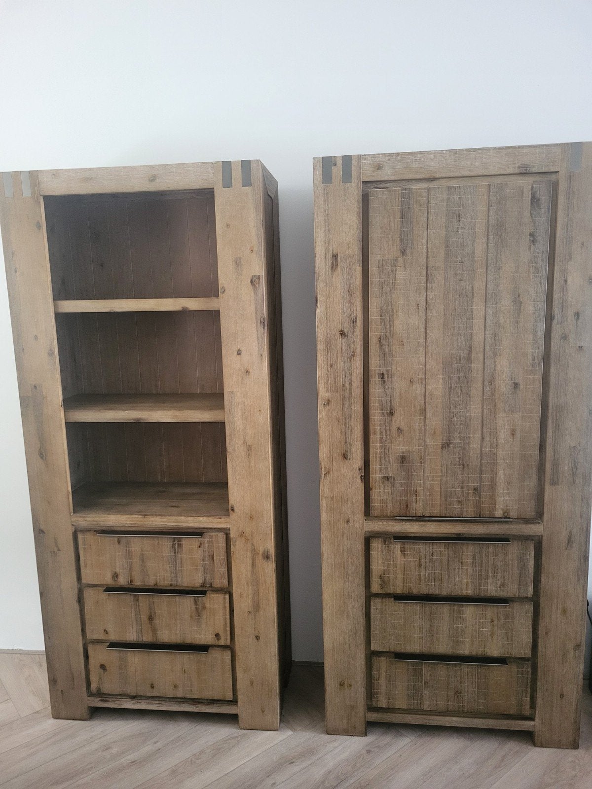 Bassano Boekenkast en Buffetkast - Warm Grijs Acaciahout, Ophalen, Gebruikt, Met deur(en), 200 cm of meer