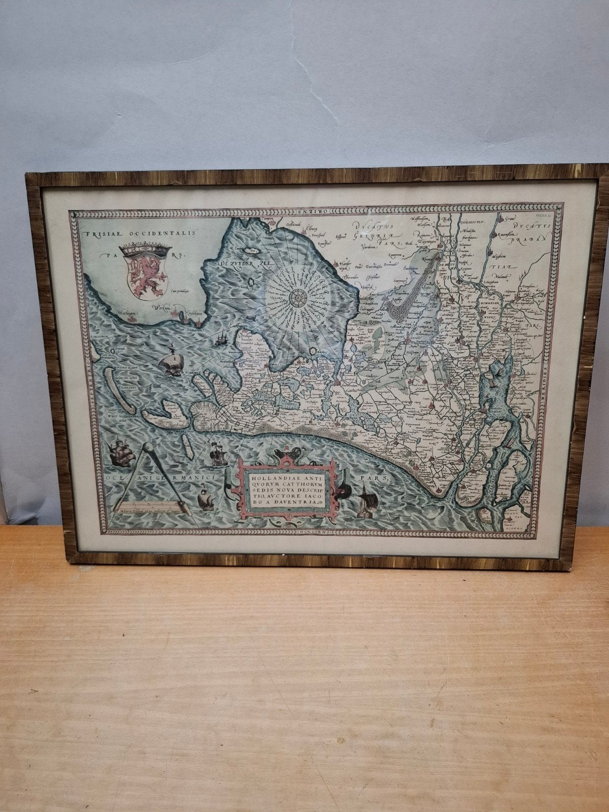 Antieke kaart van Holland en Friesland, ingelijst, Boeken, Atlassen en Landkaarten, Voor 1800, Ophalen of Verzenden, Landkaart