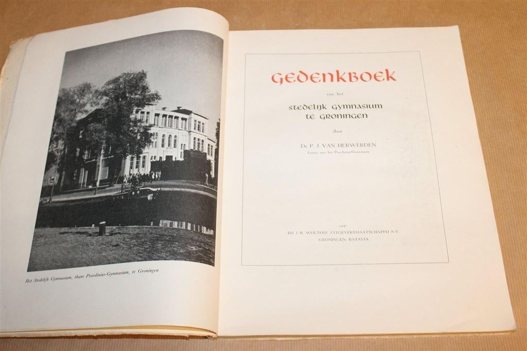 Gedenkboek van het Stedelijk Gymnasium — Groningen [1947], Ophalen of Verzenden, Gelezen