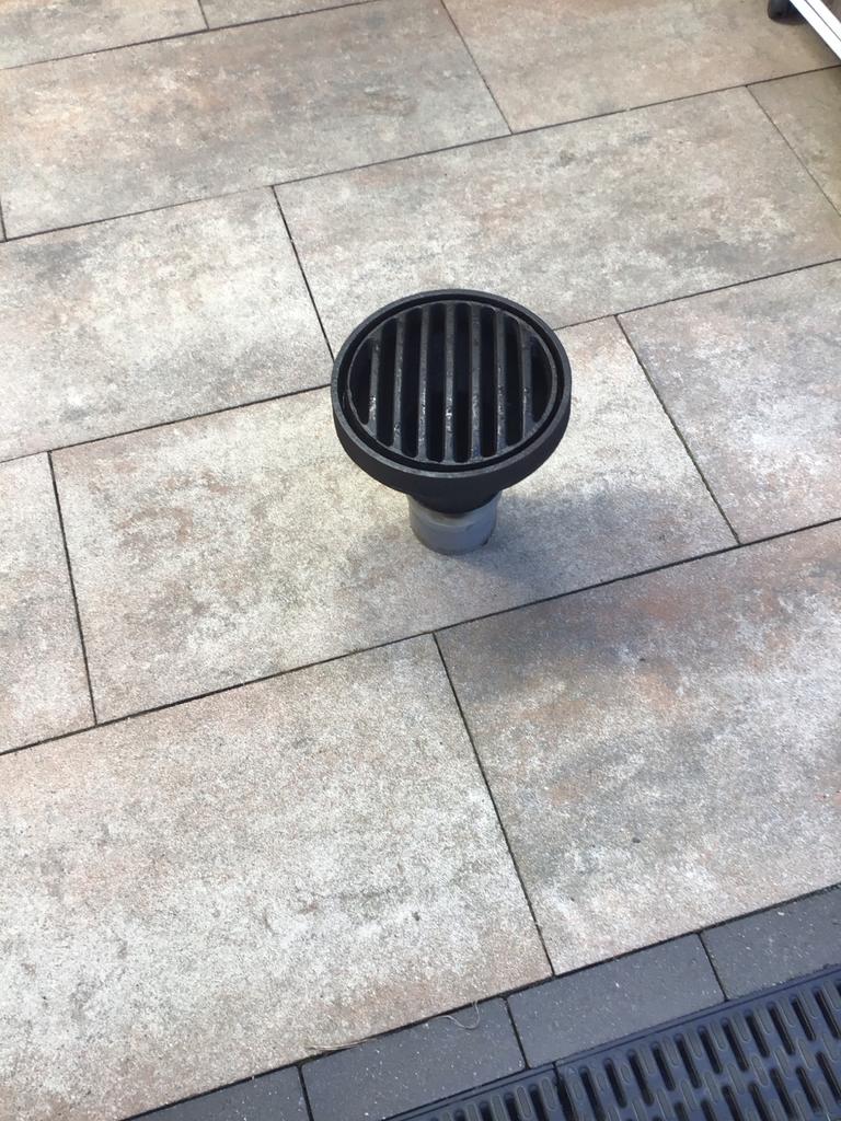 Zwarte afvoerput voor terras of tuin 25 cm / 10 cm, Ophalen of Verzenden, Zo goed als nieuw