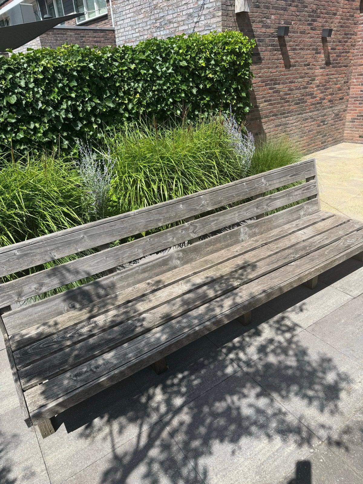Zelfgemaakte robuuste houten tuinbank met kussens, Ophalen, Gebruikt, Hout