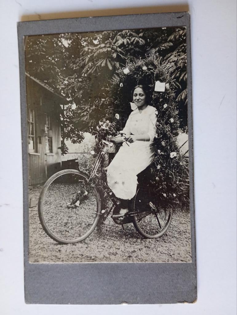 CDV Drimmelen bij Oosterhout Meisje op Fiets 1913, Verzamelen, Foto's en Prenten, Ophalen of Verzenden, Voor 1940, Gebruikt, Foto
