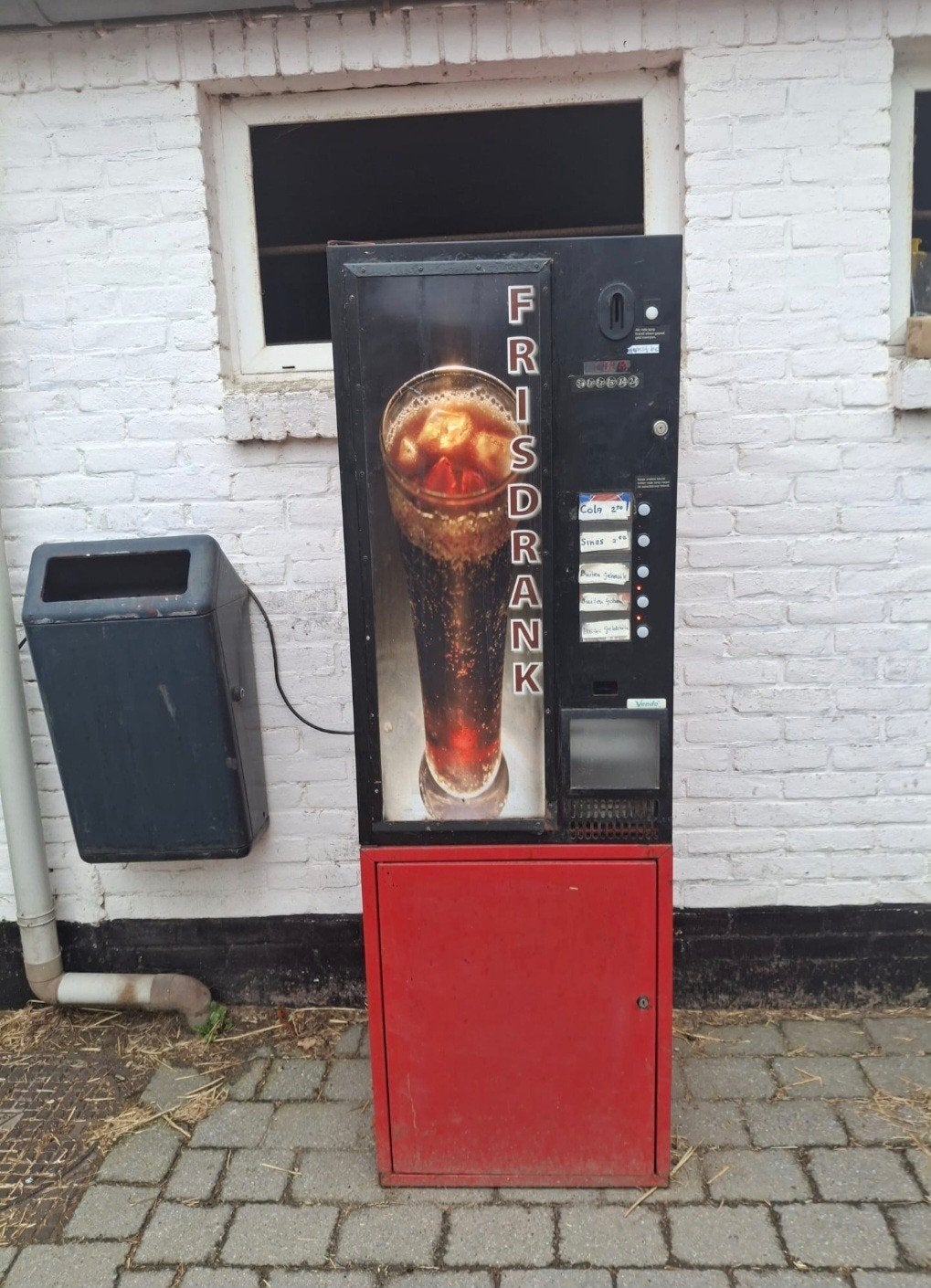 Goed werkende Frisdrankautomaat, Ophalen, Gebruikt