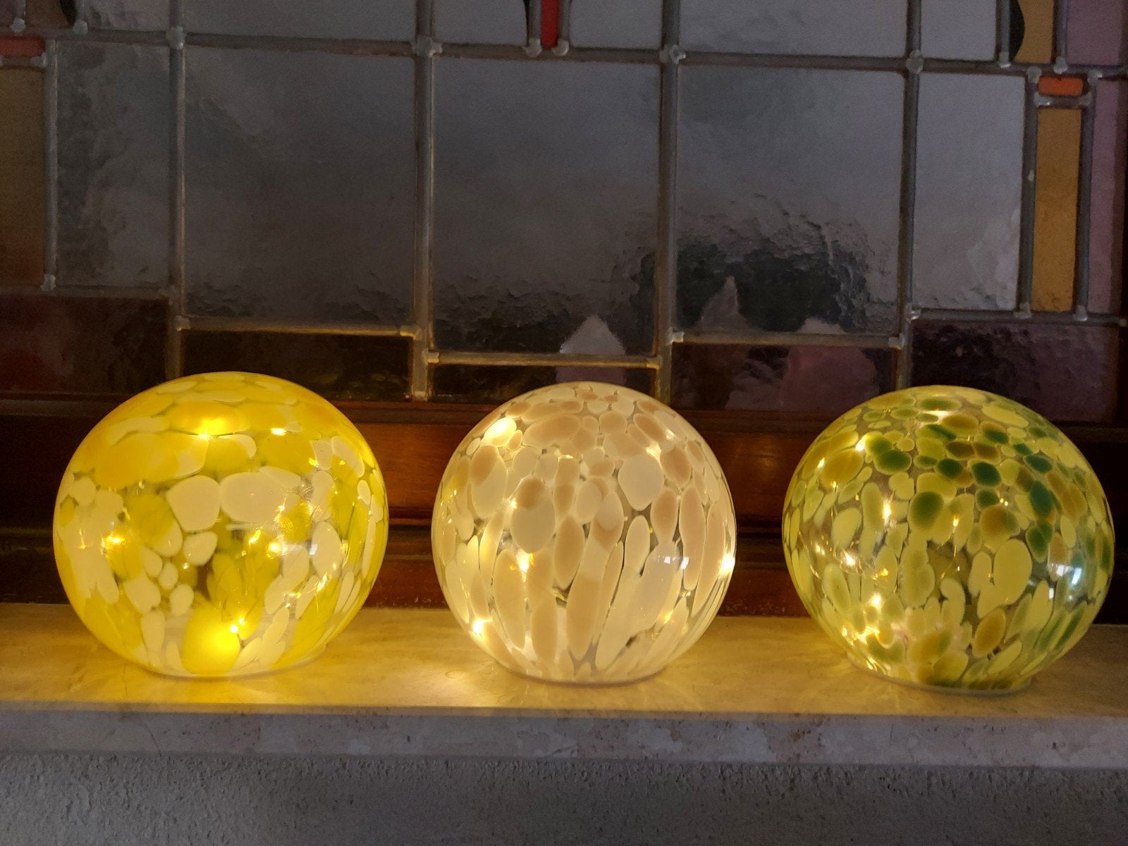 3 prachtige glazen bollen met licht, Ophalen of Verzenden, Zo goed als nieuw, Led-lamp, Met schakelaar