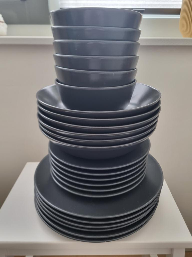 IKEA Dinera serviesset donkergrijs 6 persoons - 24-delig, Ophalen, Gebruikt, Effen, Aardewerk