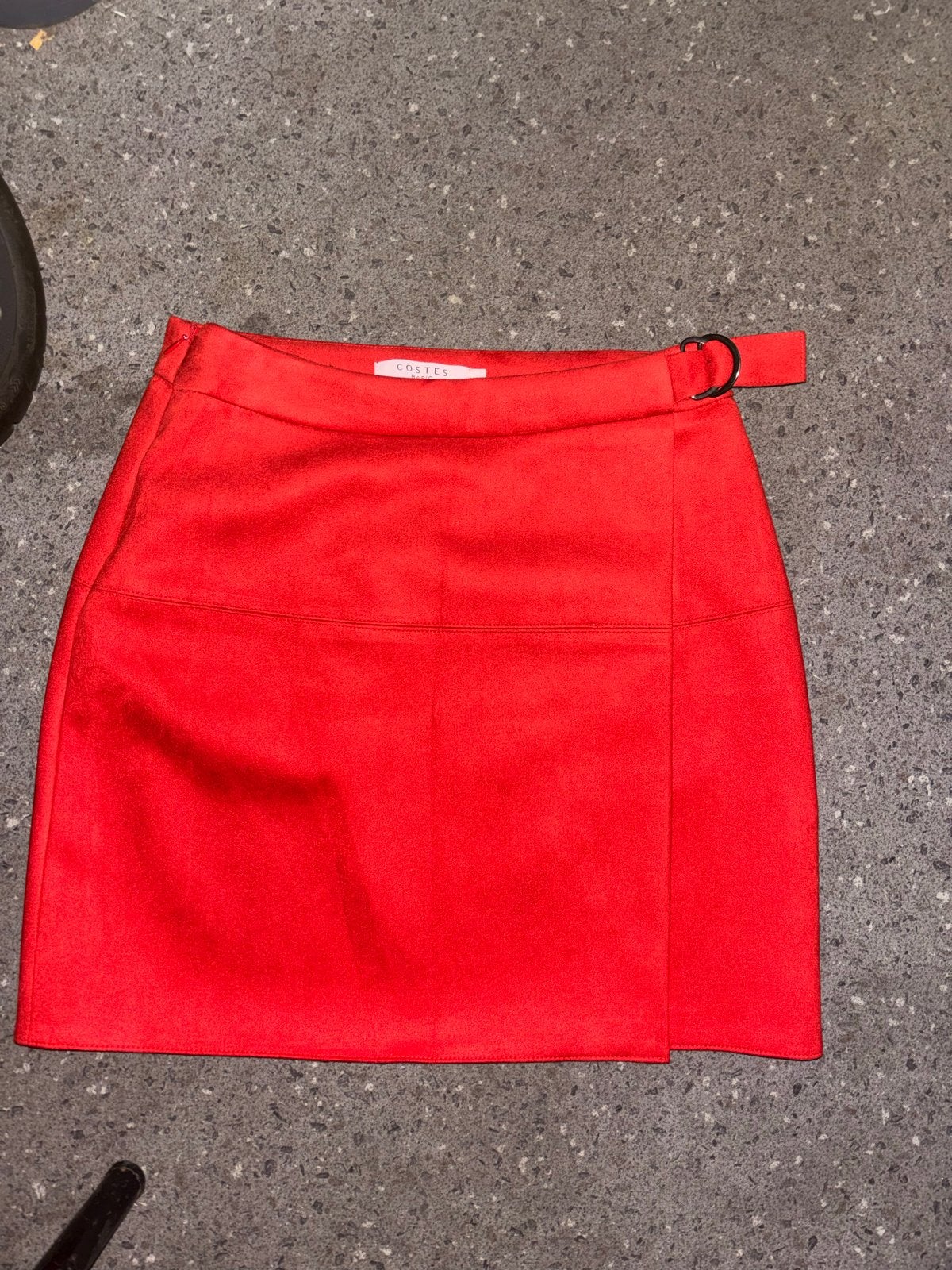 Costes Basic Rode Minirok - Maat XS suède-achtige, Kleding | Dames, Rokken, Ophalen of Verzenden, Zo goed als nieuw, Maat 34 (XS) of kleiner