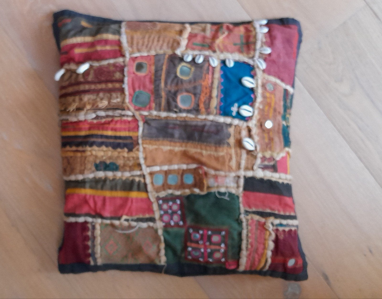 Decoratief sierkussen met patchwork en schelpjes, Handgemaakt, Overige merken, Gebruikt, Meerkleurig
