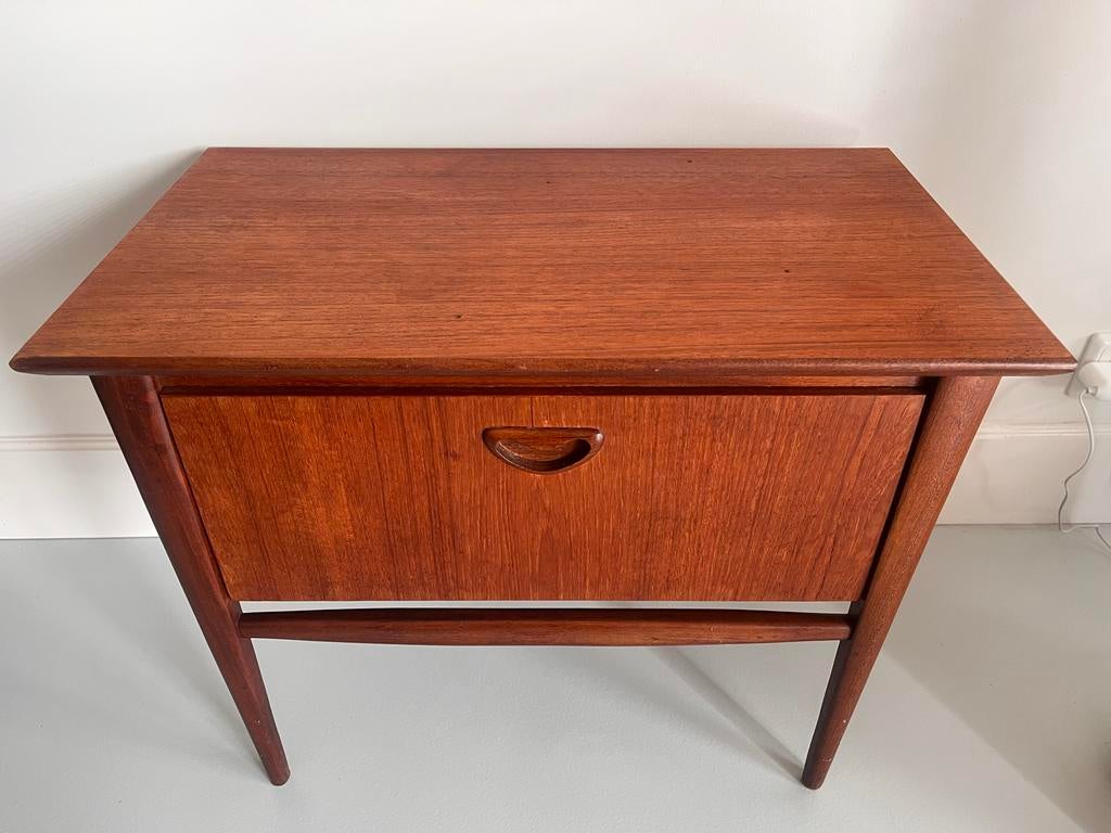 Louis van Teeffelen ,Vintage teak kastje / bijzetkastje, Ophalen, Mid century retro, Met klep(pen), Teakhout