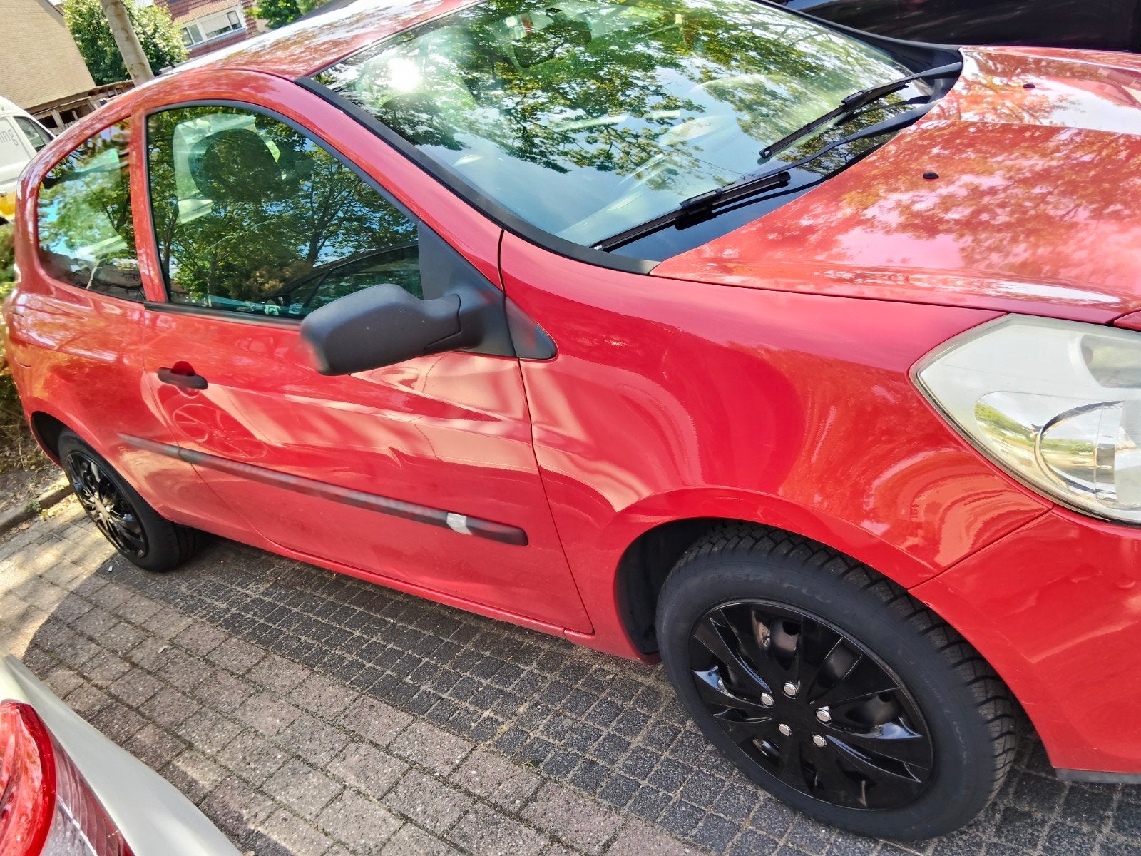 Renault Clio 1.2 16V 75 pk 3D 2008 Rood, Auto's, Voorwielaandrijving, 535 kg, 74 pk, 4 cilinders