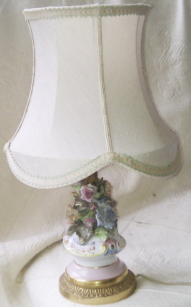 Antiek lamp gedecoreerd + porseleinen bloemen CAPODIMONTE., Ophalen of Verzenden
