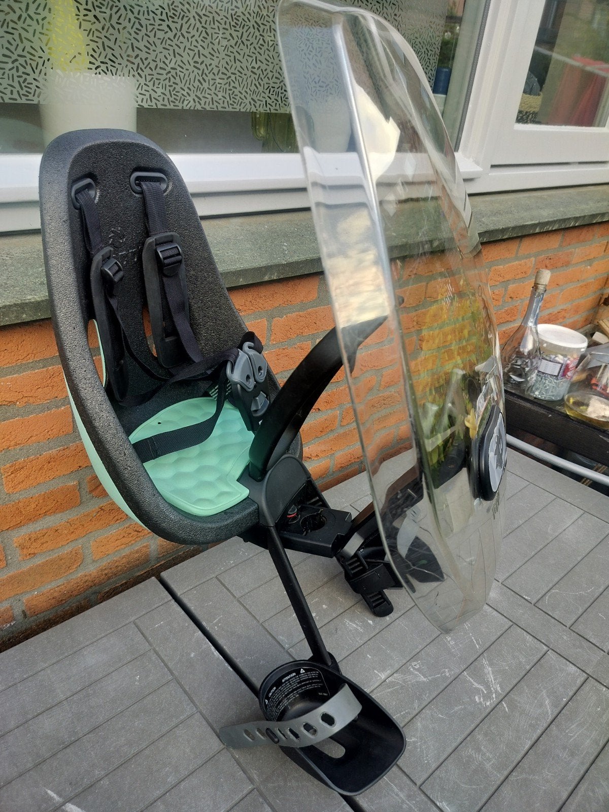 Thule Yepp Nexxt Mini Fietszitje met windscherm, Ophalen, Voetsteuntjes, Voorzitje, Zo goed als nieuw