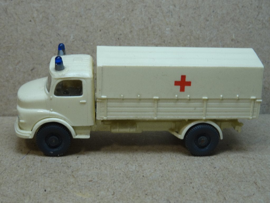 WIKING 1/87, MERCEDES 1413 Huiftruck, RODE KRUIS Zie Foto`s, Hobby en Vrije tijd, Ophalen of Verzenden, Zo goed als nieuw, Bus of Vrachtwagen