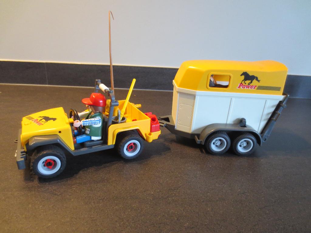 Playmobiel: Jeep met Paardentrailer +2 paarden -vader & kind, Ophalen of Verzenden, Zo goed als nieuw, Complete set