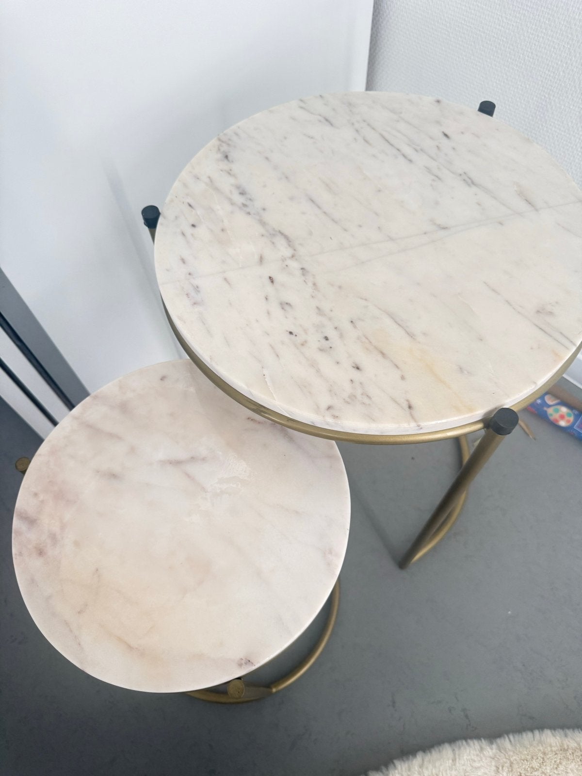 Marmeren bijzettafelset Ella, 2-delig (westwing), Minder dan 55 cm, Gebruikt, Metaal of Aluminium, Rond