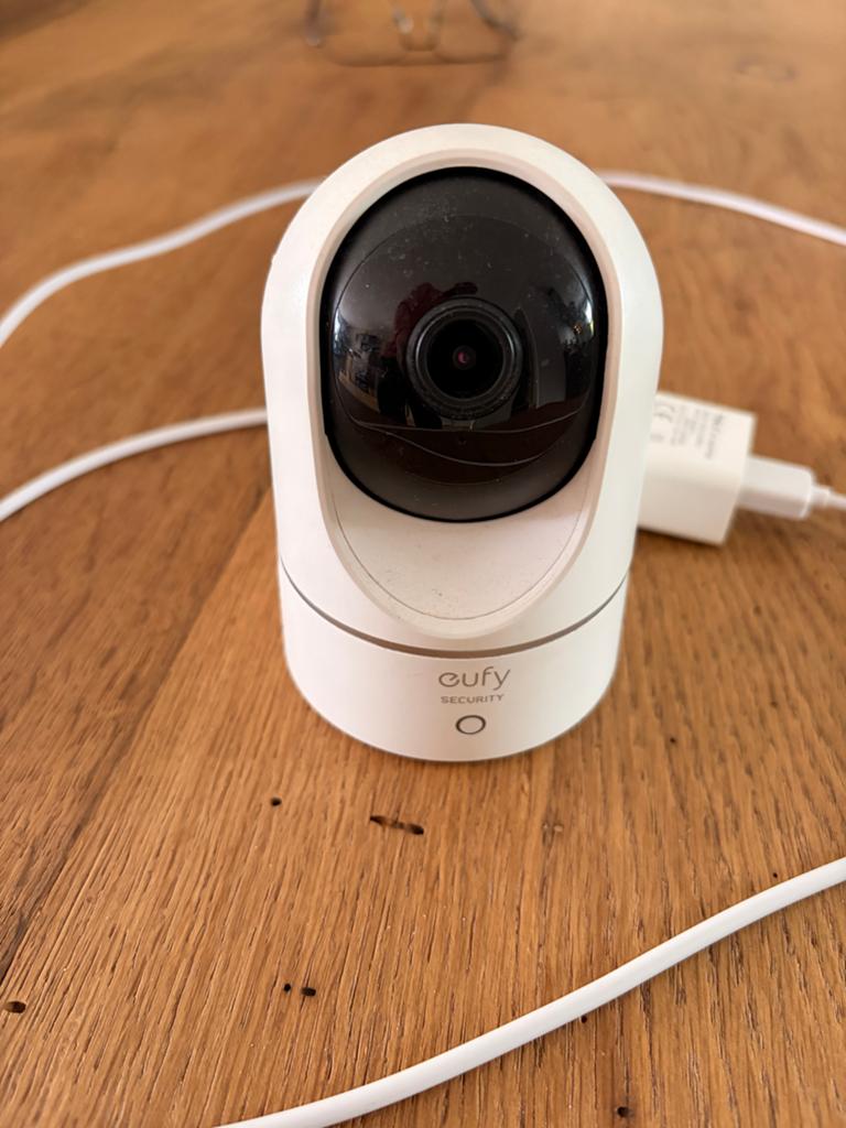 Eufy Indoor Cam 2K Pan & Tilt Beveiligingscamera, Audio, Tv en Foto, Videobewaking, Ophalen, Zo goed als nieuw, Binnencamera