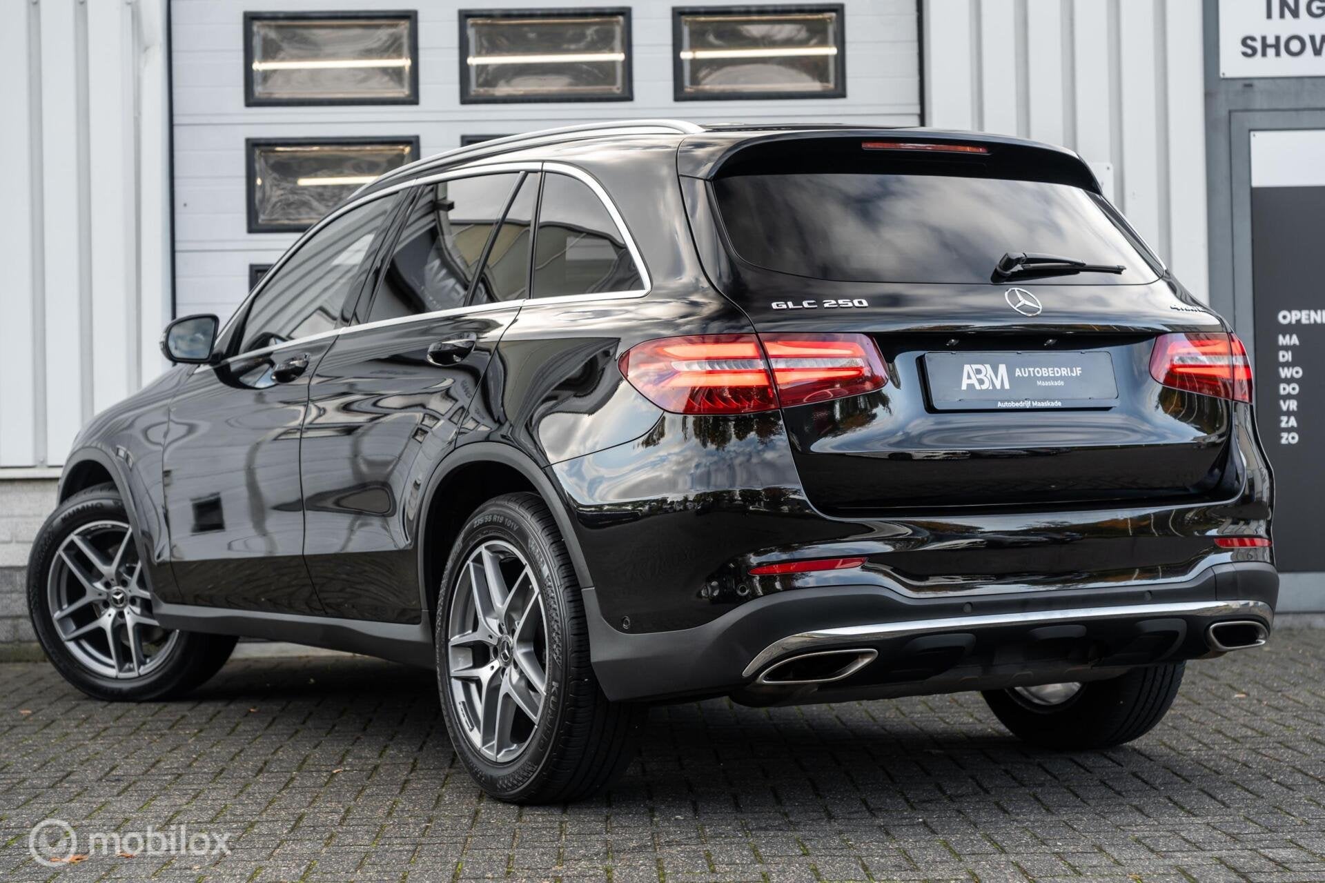 Mercedes GLC-klasse 250 4MATIC AMG PANO TREKHAAK CAMERA VOL!, Auto's, Gebruikt, 4 cilinders, Leder, Vierwielaandrijving